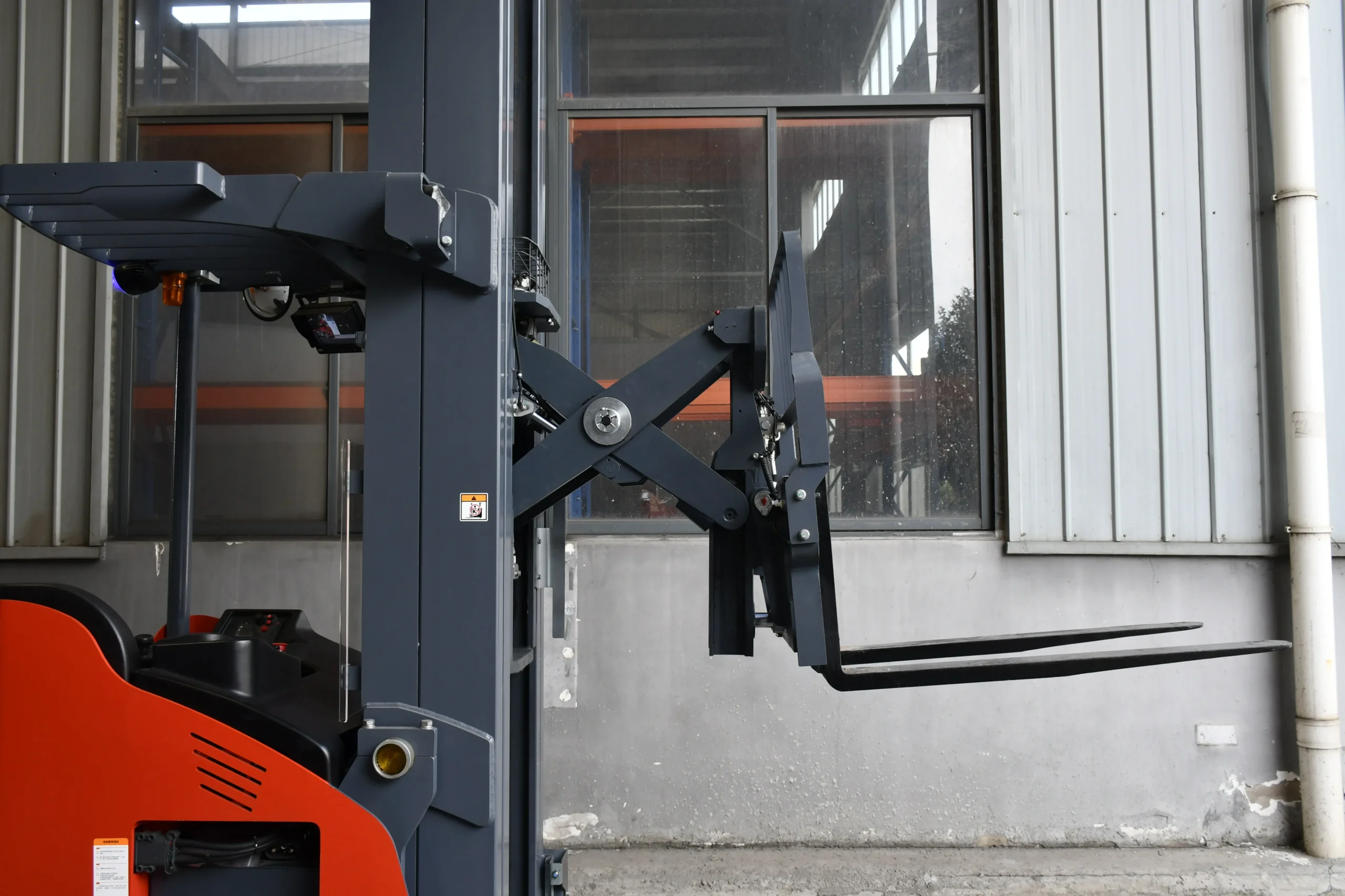 Single Scissor Reach