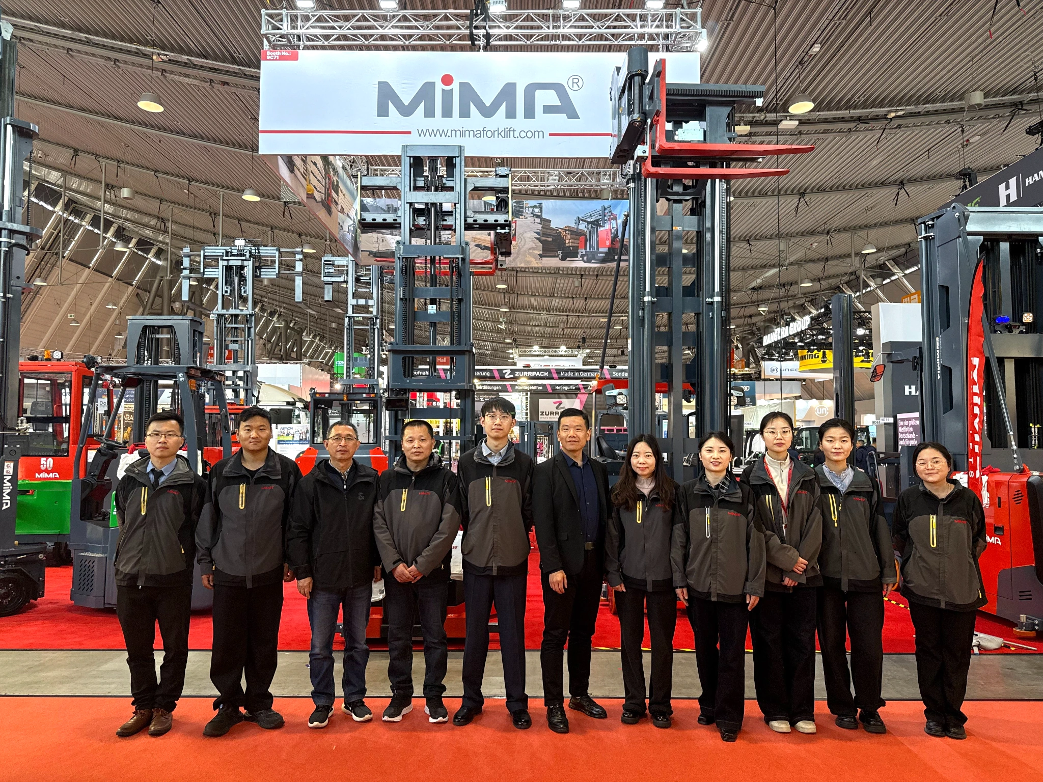 MiMA Forklift Team auf der CeMAT 2026